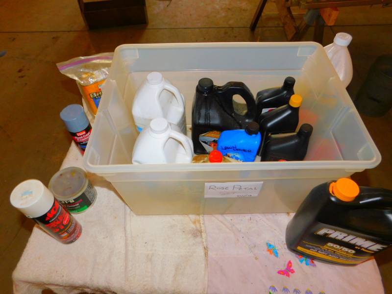 lot 32 image: Lot Of Garage Items