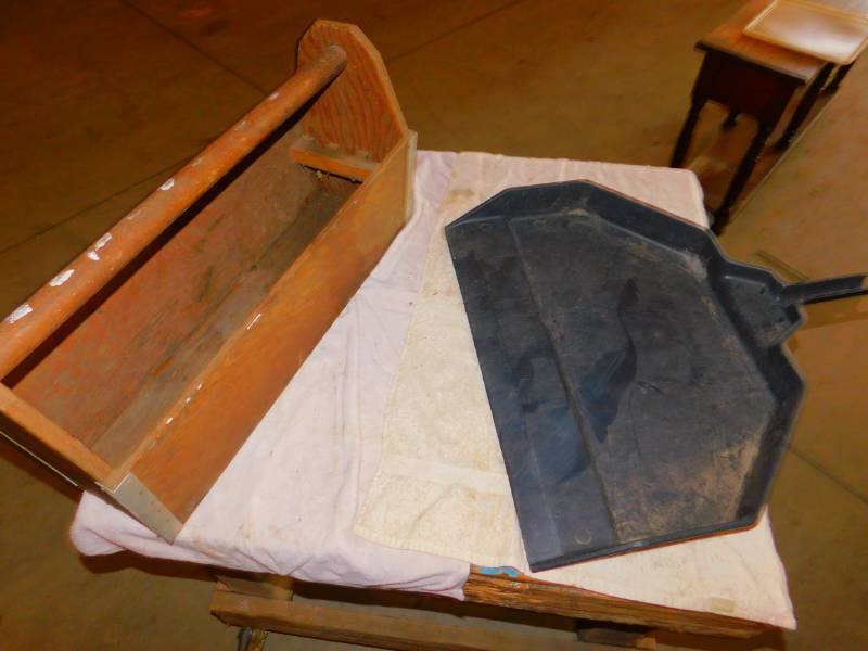 lot 48 image: Vintage Tool Box, Large Dust Pan