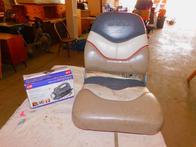 lot 52 image: Boat Seat and Small Air Compressor