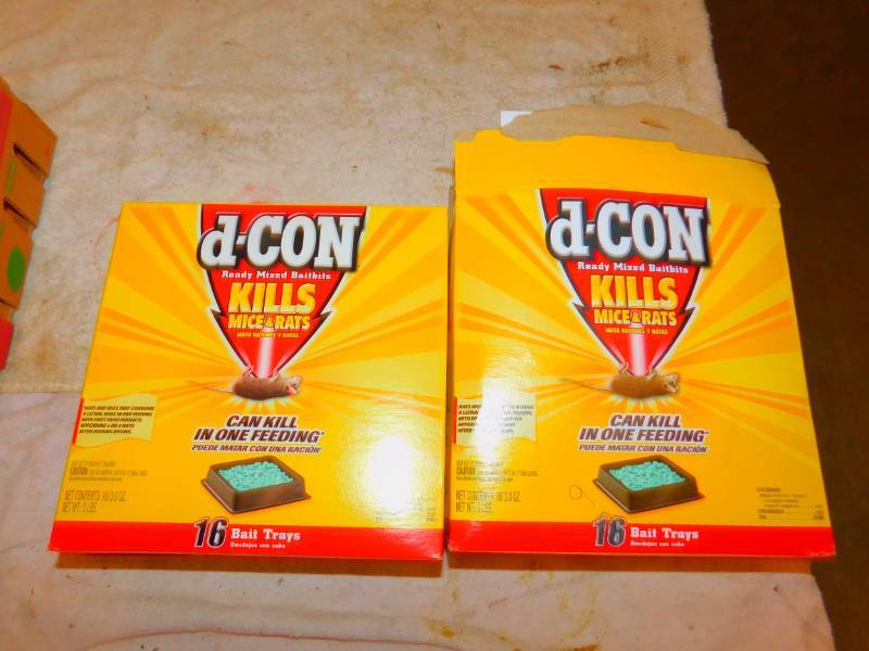 lot 55 image: D-Con Mice and Rat Bait Traps