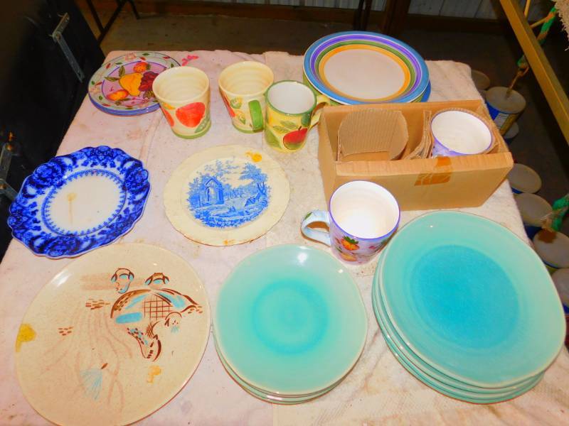 lot 75 image: Lot Of Vintage Dishes