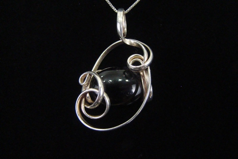 .925 Sterling Silver Artisan Black Onyx Cabochon Pendant Necklace