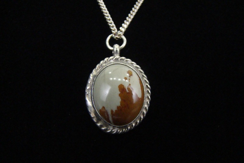 .925 Sterling Silver Rare Green Agate Pendant Necklace