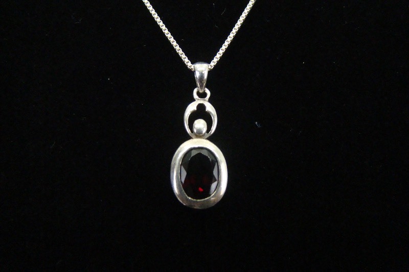 .925 Sterling Silver Faceted Garnet Pendant Necklace