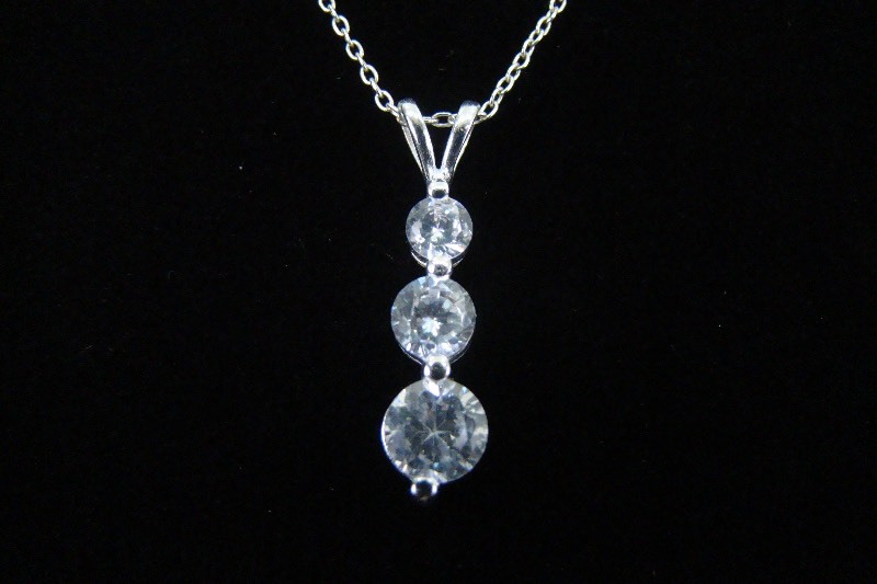 .925 Sterling Silver Faceted Graduated Crystal Pendant Necklace