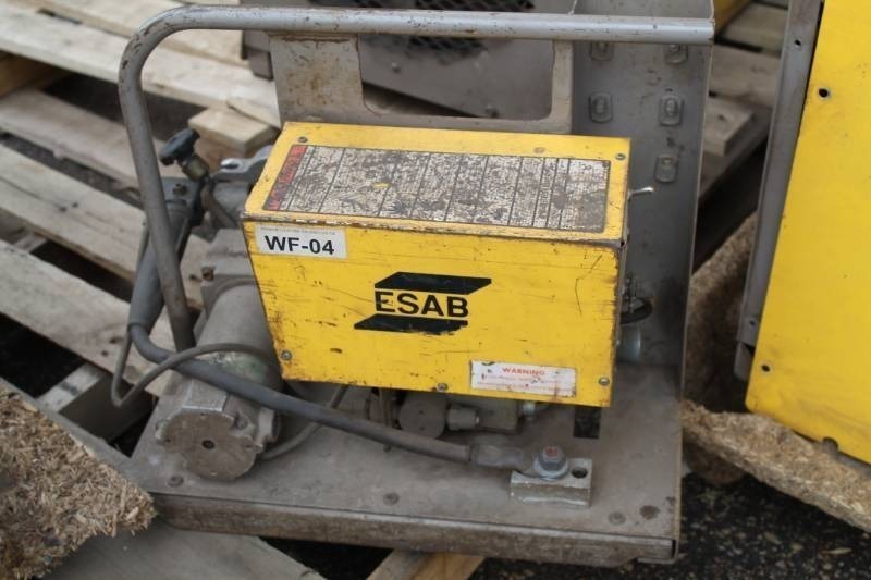 lot 5 image: Welder ESAB 452 CVCC With MIG 35 Feeder
