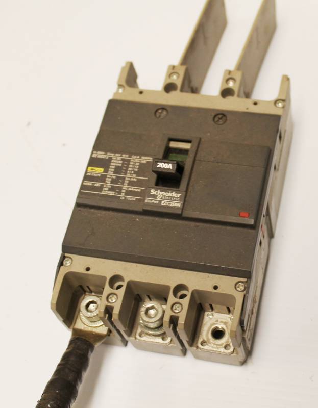 lot 21 image: Circuit Breaker Schneider 3 - pole 200 AMP