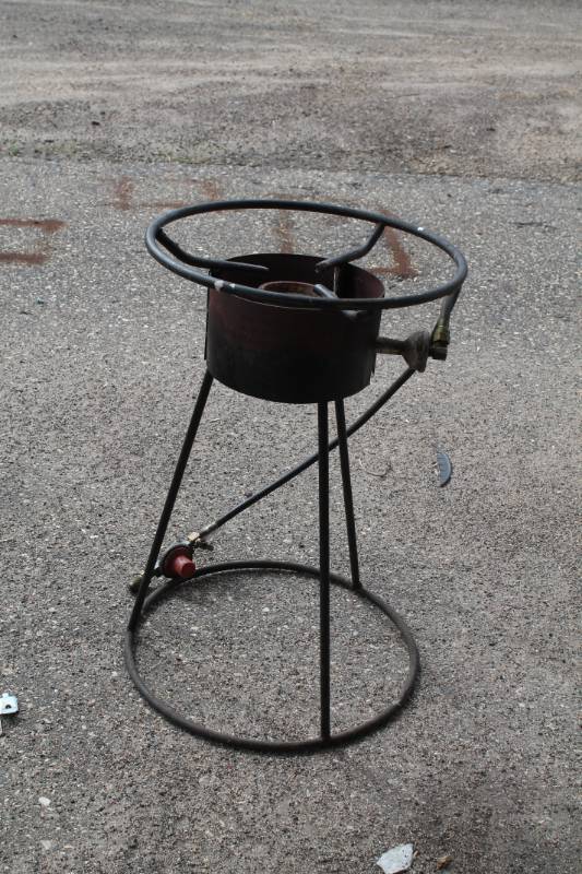 lot 31 image: LP Turkey Fryer With Large Kettle