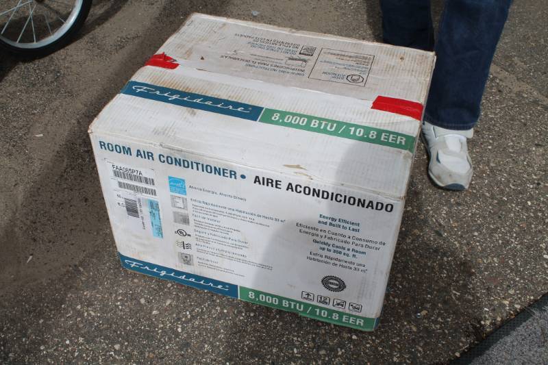 lot 37 image: Window Air condition 8000 PTU