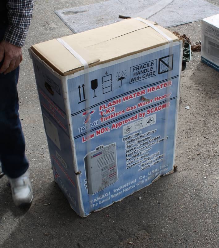 lot 38 image: Tankless LP Gas Water Heater