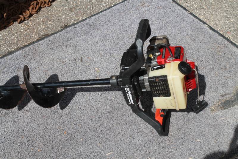 lot 19 image: ICE Auger Strike Master 2 HP