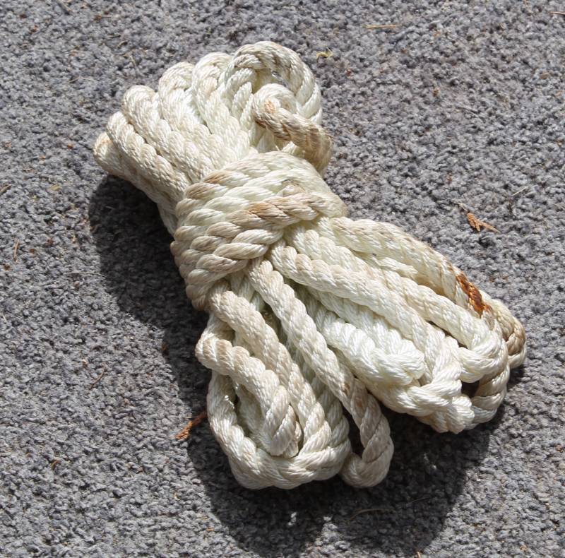 lot 42 image: Nylon Rope 15 Foot Heavy Duty 12 Thick
