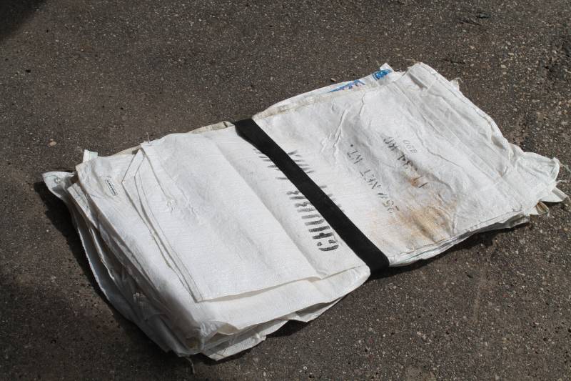 lot 45 image: Seed Bags 50 LBS Capacity Lot Of 15 Bags