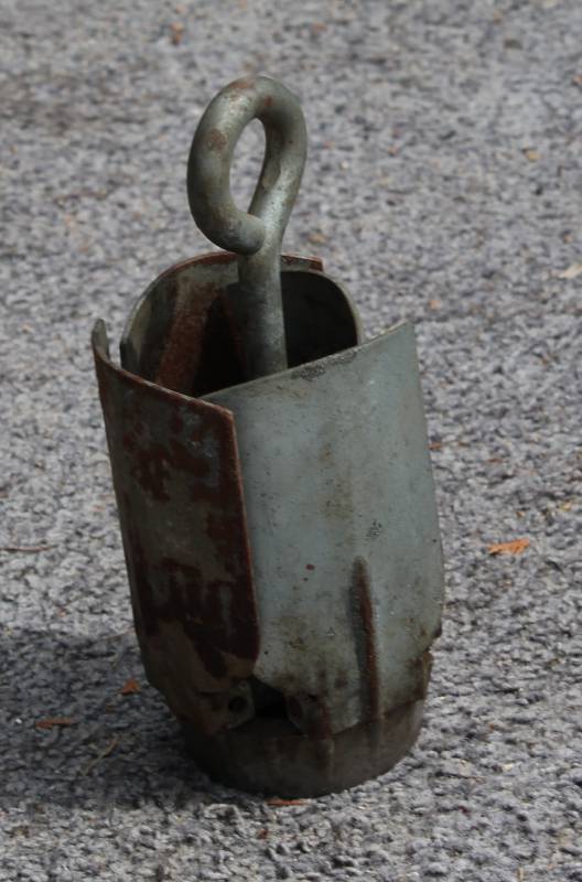 lot 53 image: Small Boat Or Canoe Anchor Folds Up