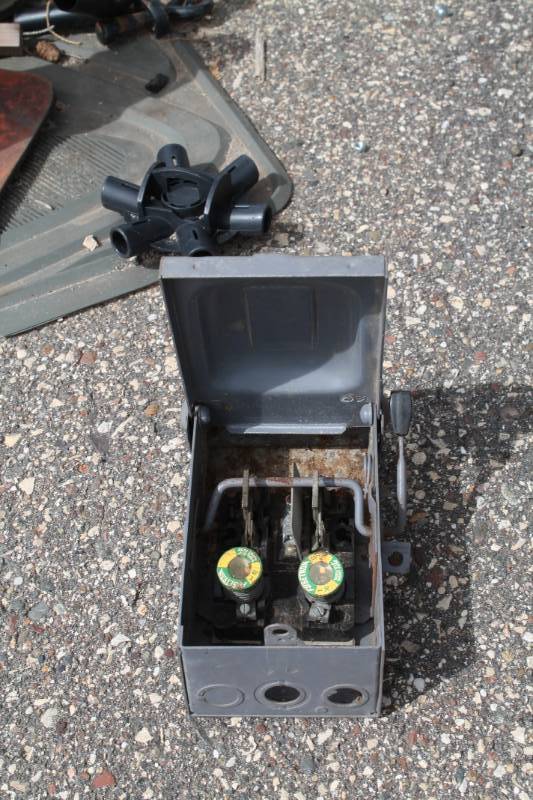 lot 58 image: Fuse Box Holds 2 Fuses