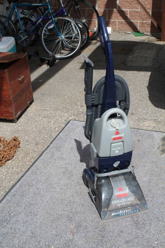 lot 71 image: Bissel Carpet Cleaner Vacuum