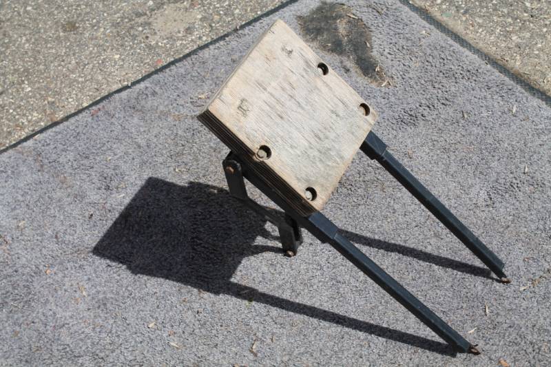 lot 76 image: Trolling Motor Mount To Put On Lower Unit