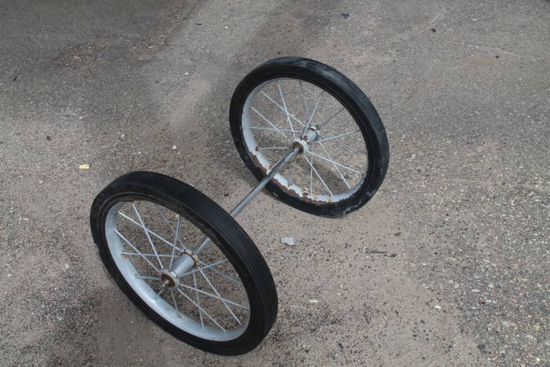 lot 91 image: 16 Solid Rubber Cart Wheels & Axles