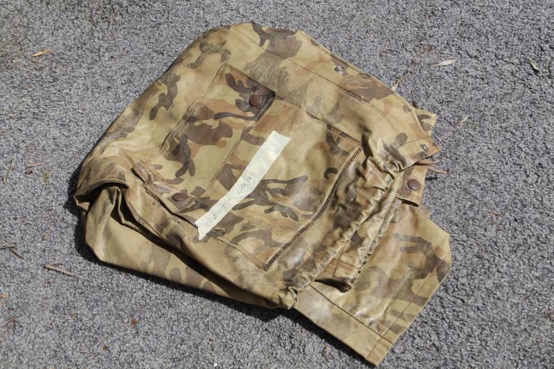 lot 98 image: X - Large Camo Rain Coat