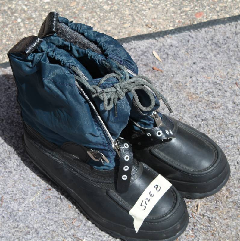 lot 103 image: Snow Boats Adult Size 8