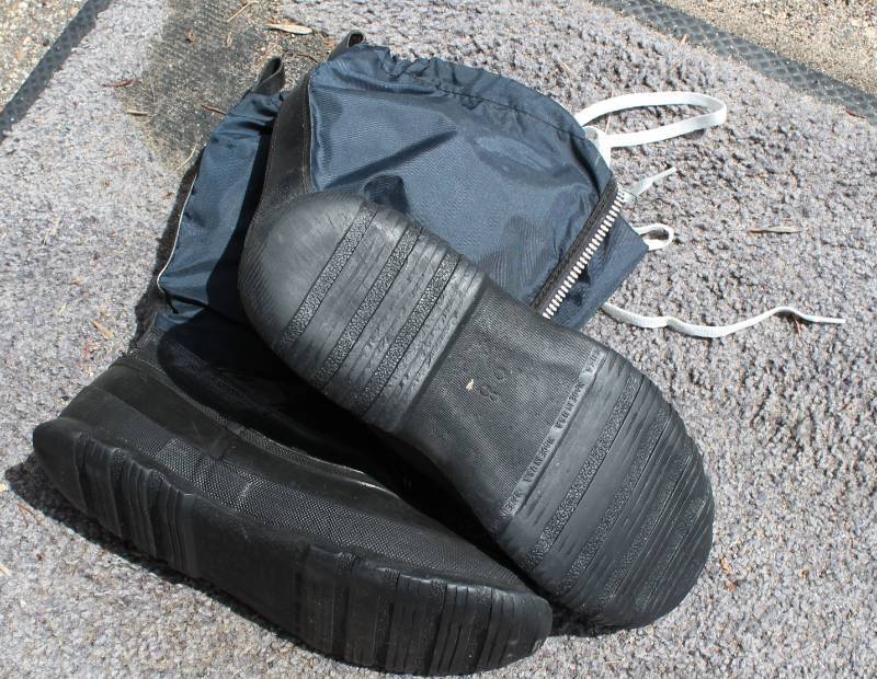 lot 106 image: Snow Boots Adult Size 8