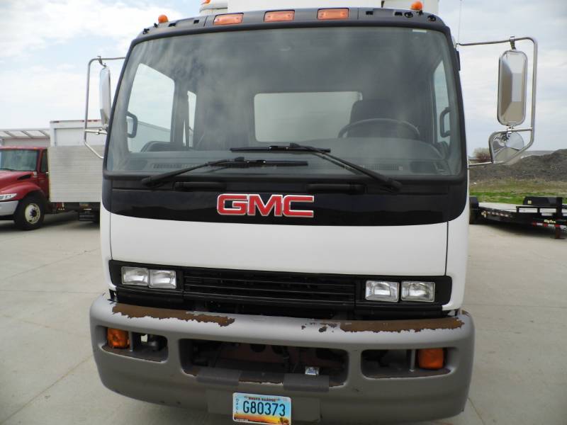 2004 GMC T6500 Refrigerated Truck