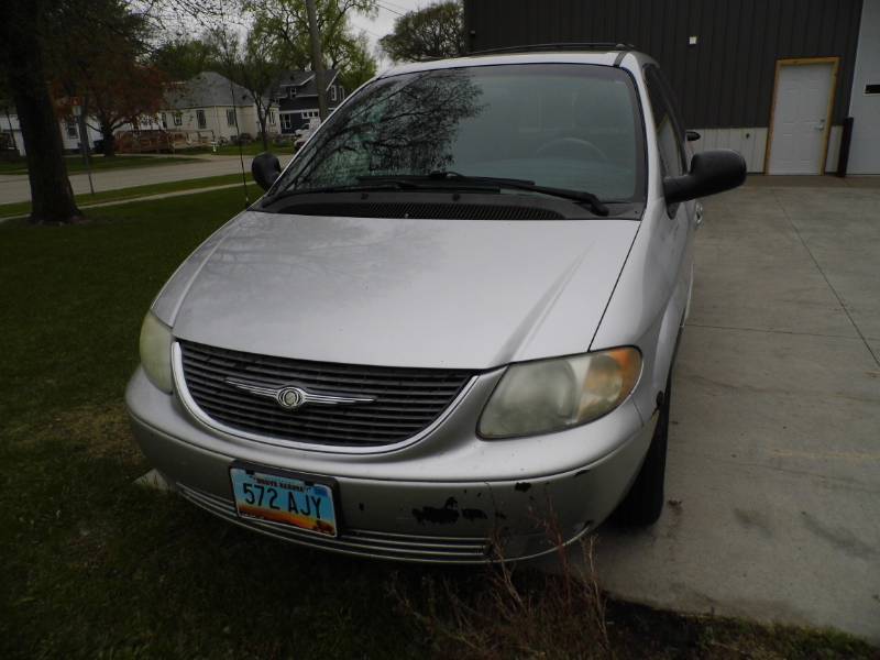 2001 Chrysler Town & Country Van