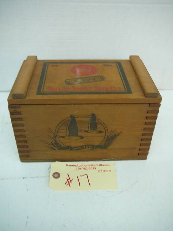 lot 17 image: Wooden Shell Box
