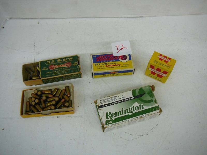 lot 32 image: 32 Centerfire Cartridges
