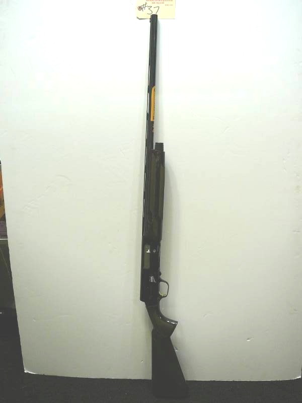 lot 37 image: New Browning Sweet 16 With Case