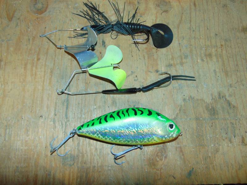 lot 26 image: Lot of Musky Tackle
