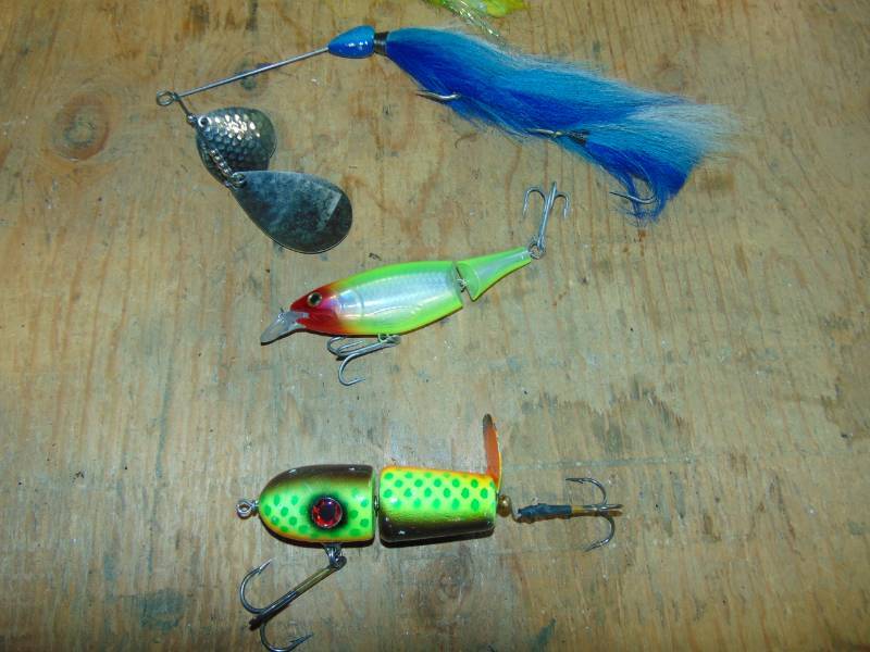 lot 27 image: Lot of Musky Tackle