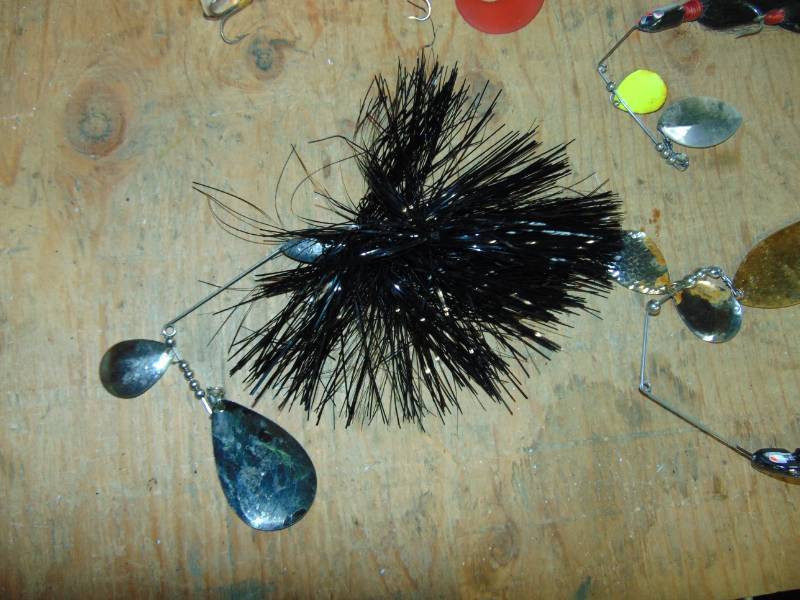 lot 29 image: Lot of Musky Tackle