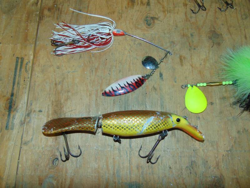 lot 30 image: Lot of Musky Tackle