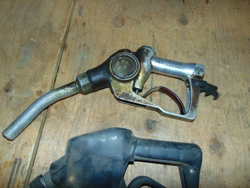 lot 47 image: (2) Gas Knozzles