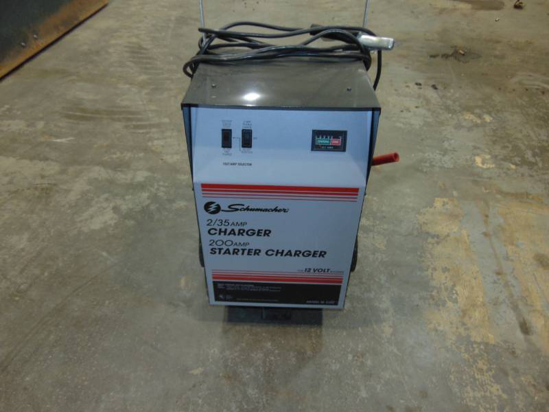 lot 59 image: Schumacher Battery Charger
