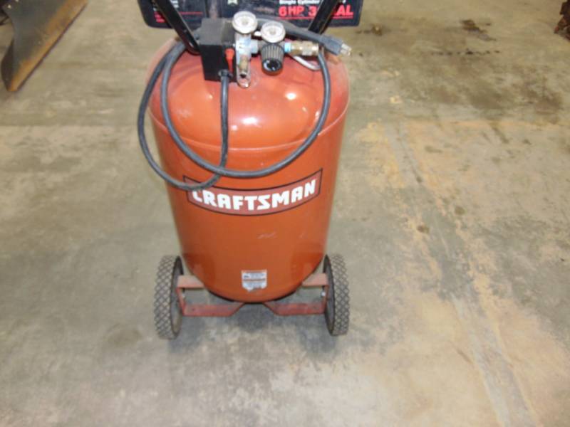 lot 60 image: Craftsman 30 Gallon Air Compressor