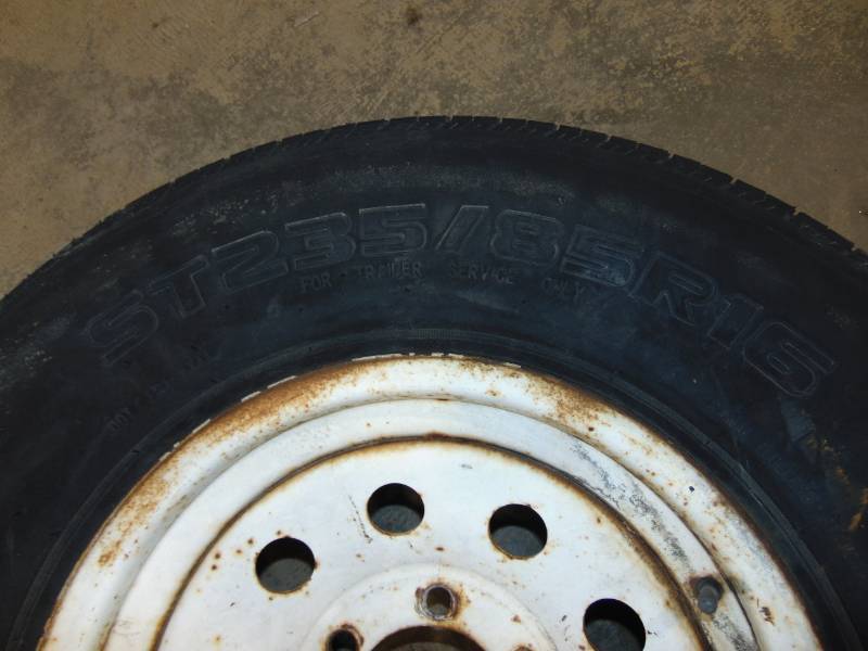 lot 67 image: Trailer Tire and Rim