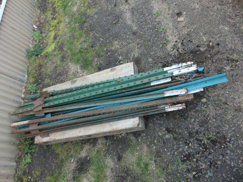 lot 73 image: Lot of Fence Post