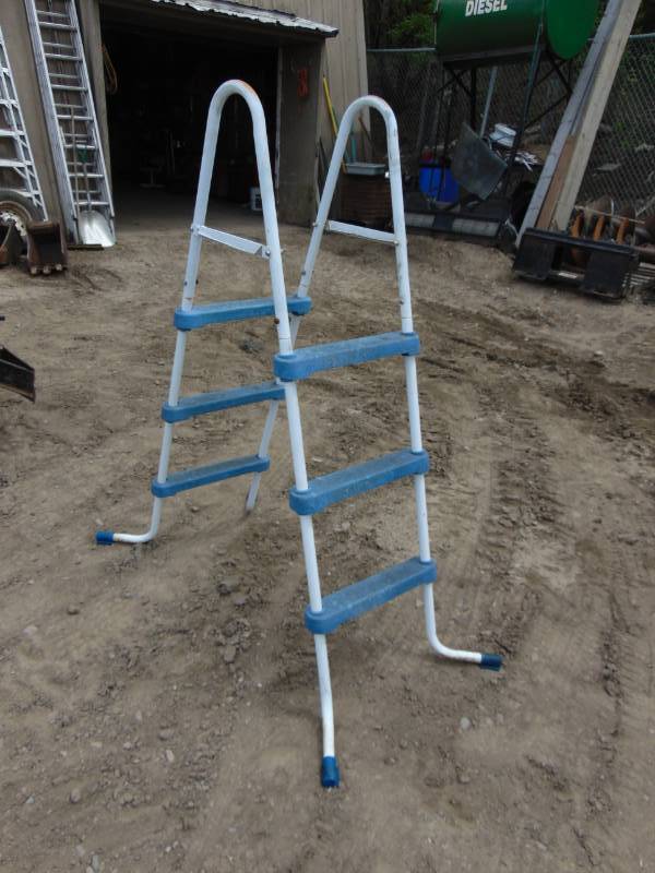 lot 81 image: Pool Ladder