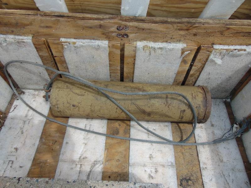 lot 91 image: Metal Weight With Cable