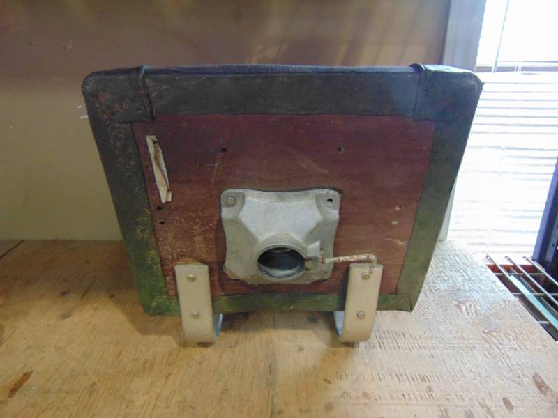 lot 95 image: Pedestal Boat Seat