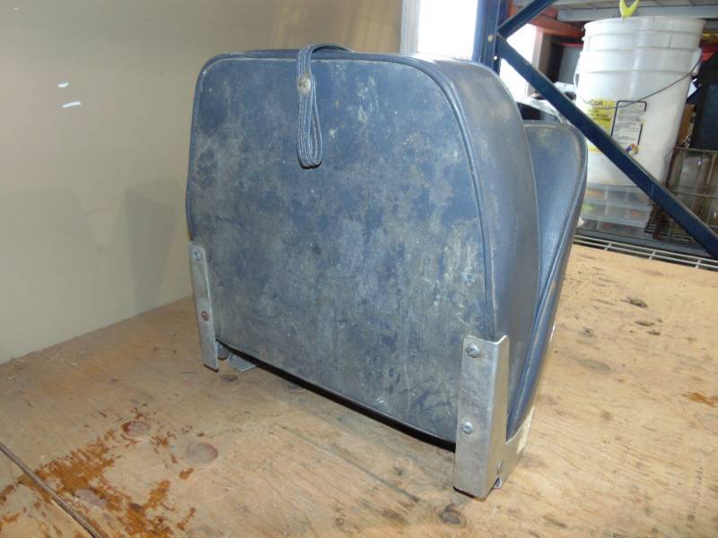lot 108 image: Pedestal Boat Seat