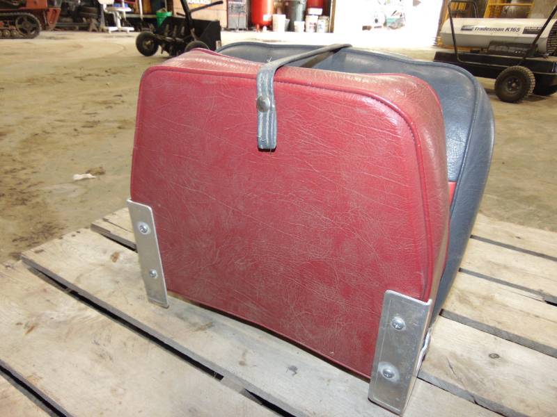 lot 109 image: Pedestal Boat Seat