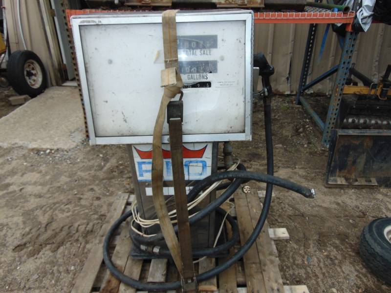 lot 122 image: Vintage Pro Gas Pump