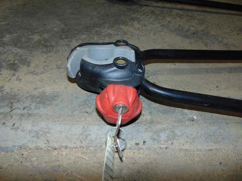 lot 143 image: Lockable Rack