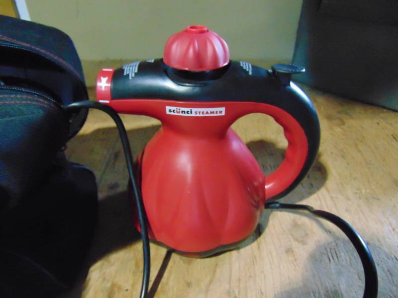 lot 147 image: Scunel Portable Steamer
