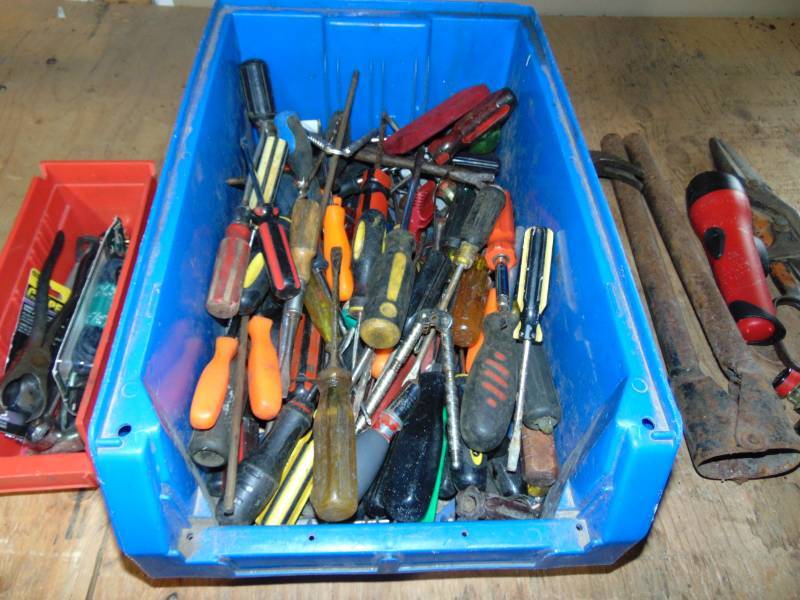 lot 151 image: Large Lot of Screw Drivers and Misc Tools