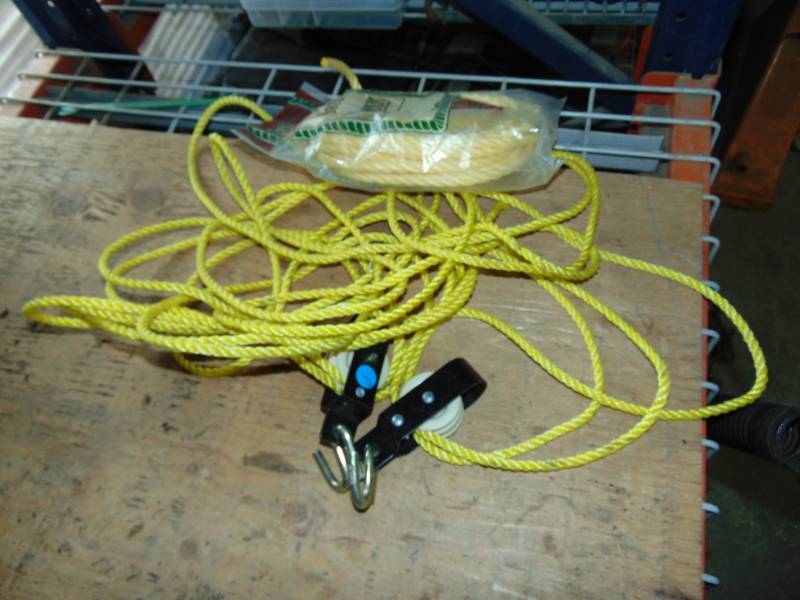 lot 153 image: Rope Pulley System With Extra Rope
