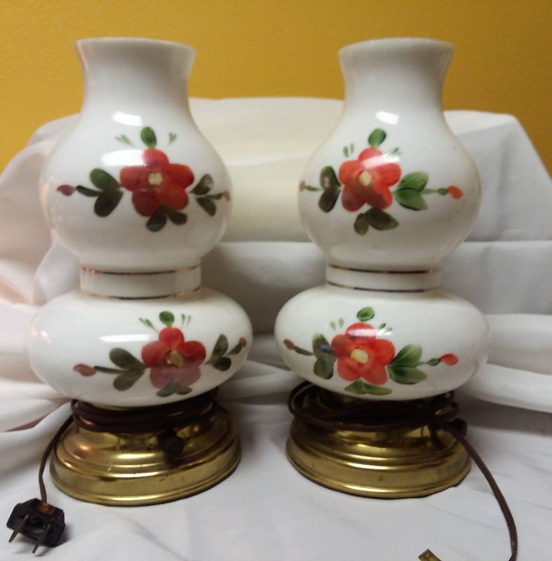 lot 151 image: Vintage Hurricane Style electric lamps (2)